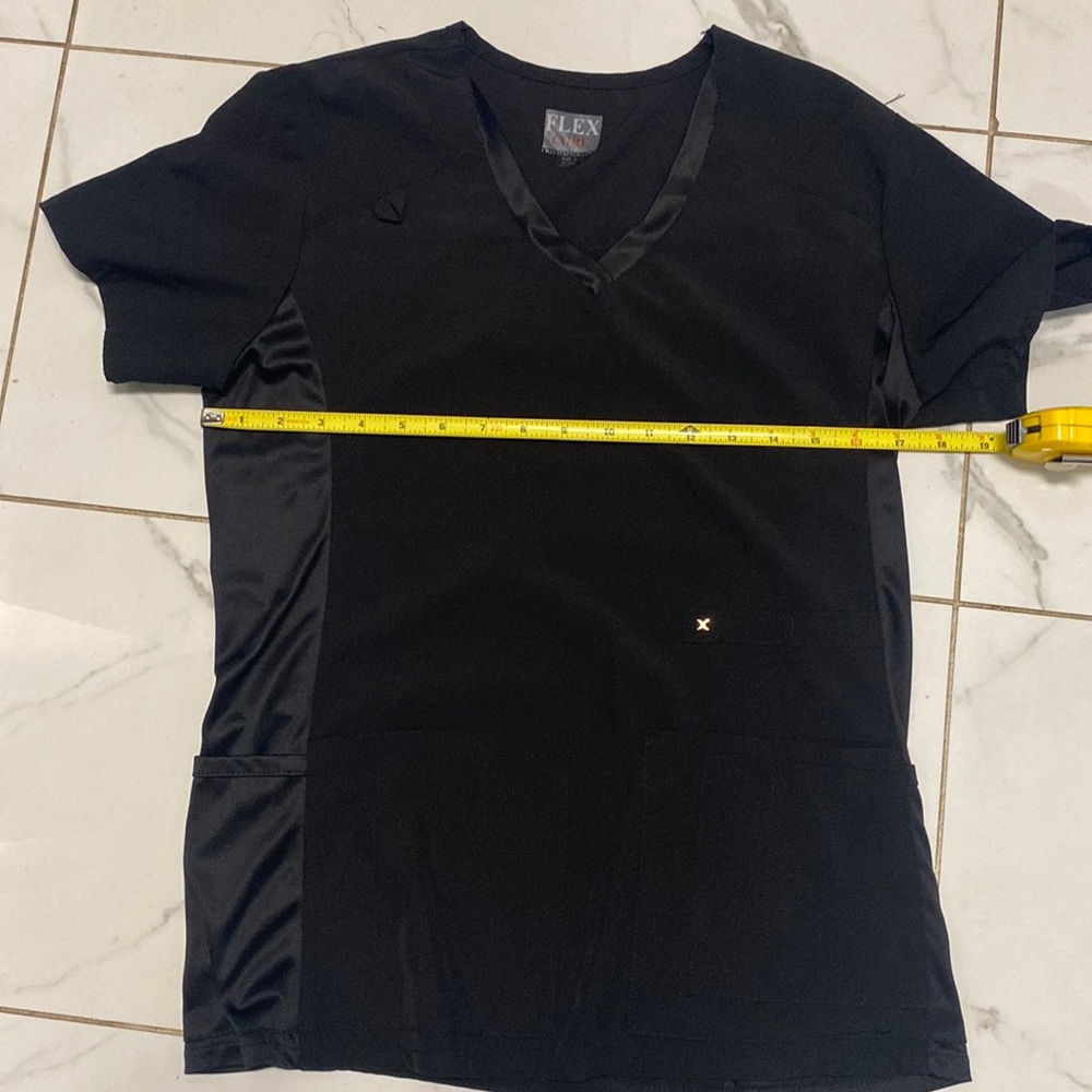 scrubs top women’s cut
